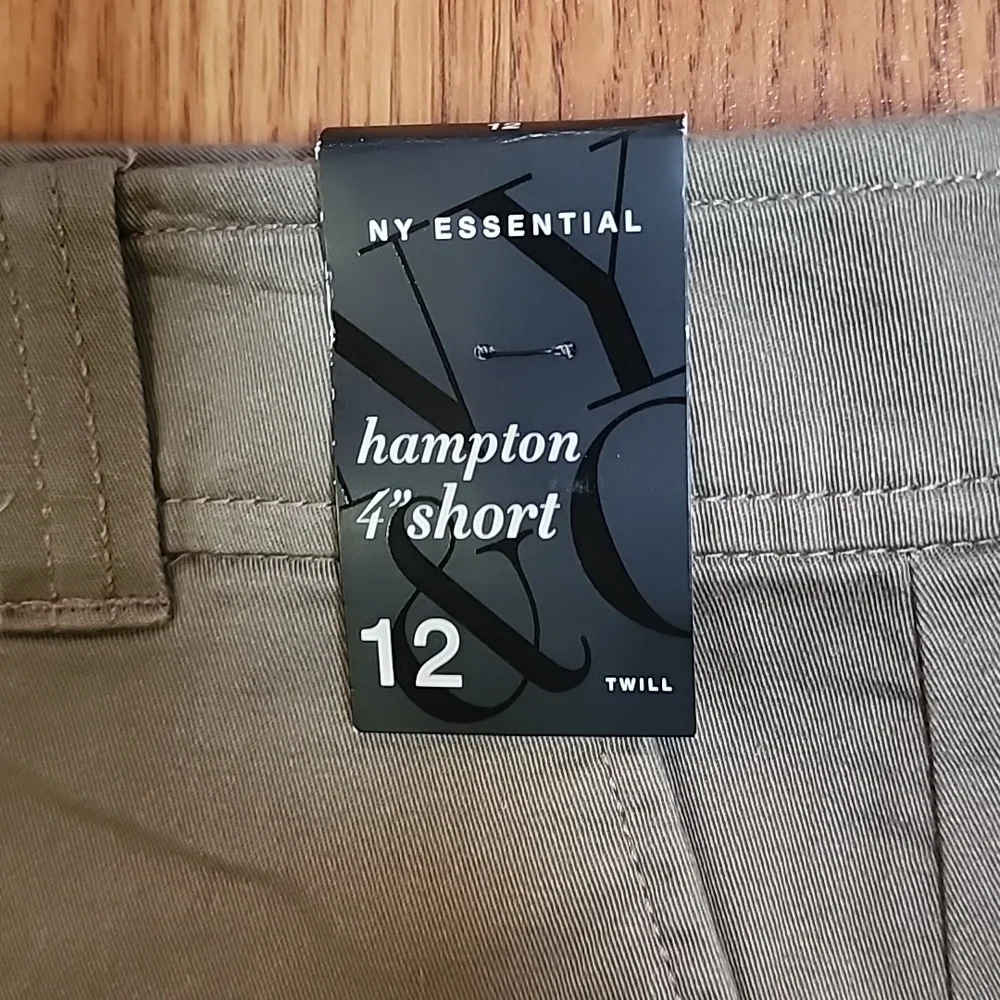 New York & Company Hampton 4” Khaki Shorts 12 - Picture 3 of 4